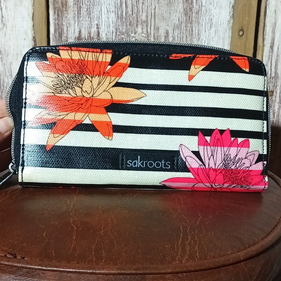 2 items! Sakroots crossbody & wallet vibrant floral pattern pops - Picture 4 of 16